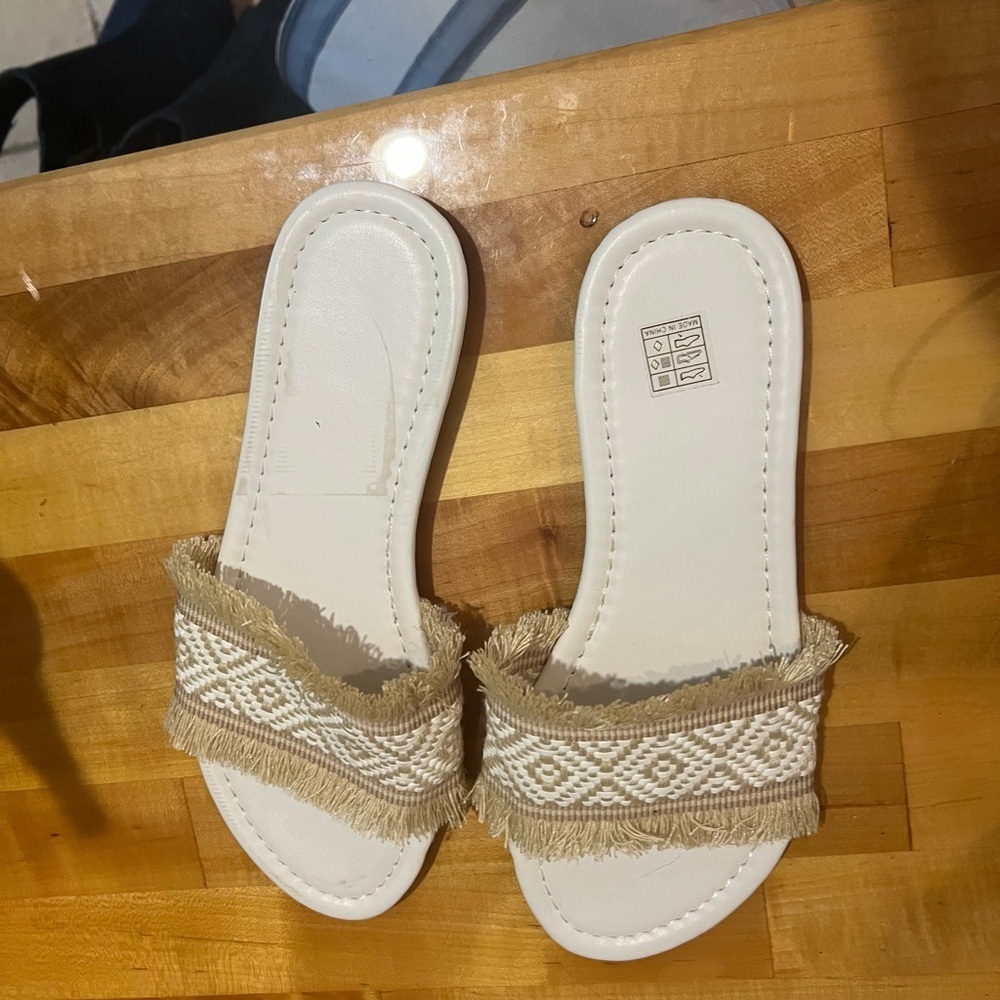 #11 Sandals - Picture 6 of 7